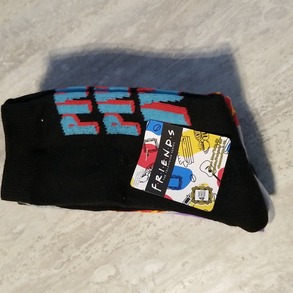 New Friends 4 pairs of socks adults